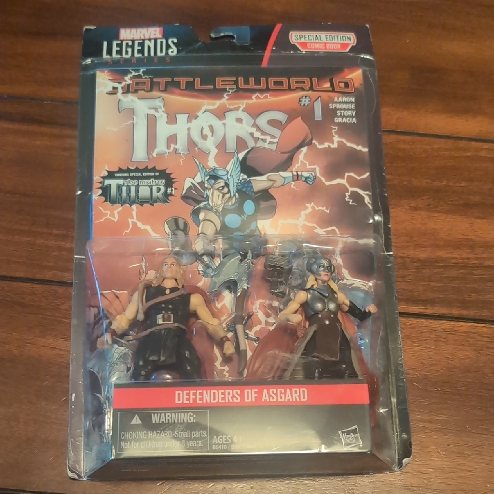 Marvel Battleworld Thors Special Edition Figures - Red and Blue